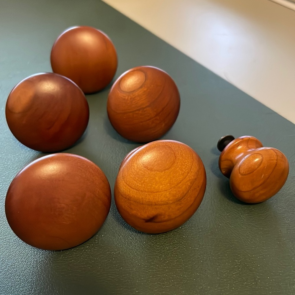 Wooden drawer pull set
